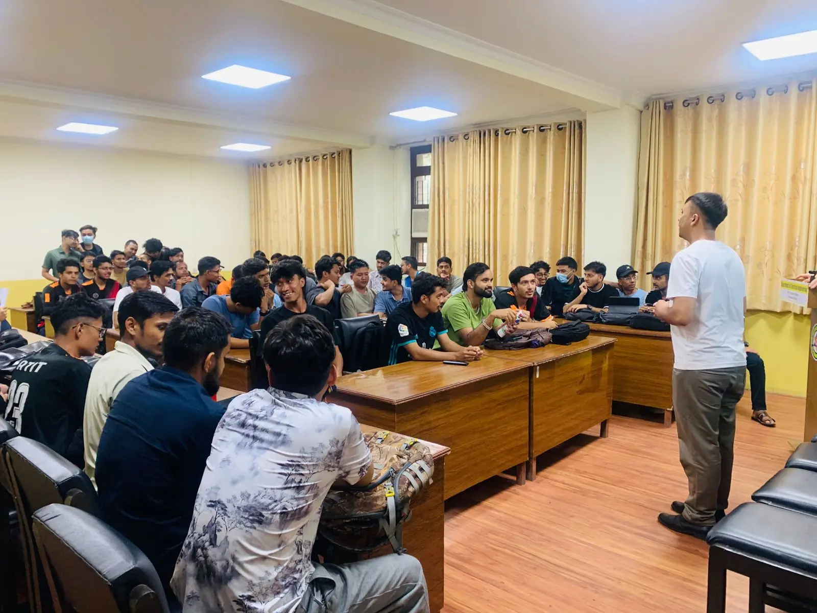 Large information seminar on working in Japan