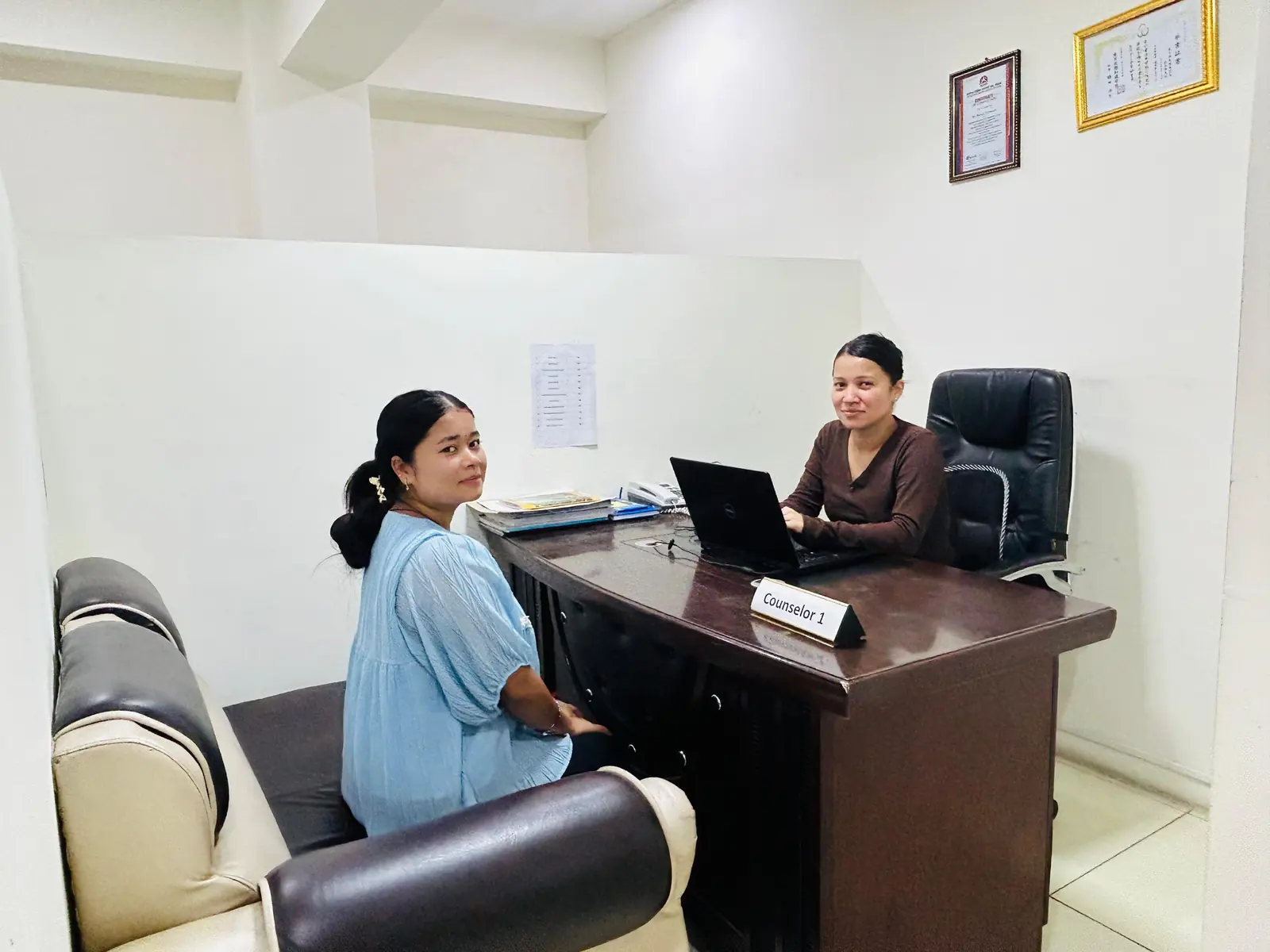 A student in a one-to-one counseling session at Akshara